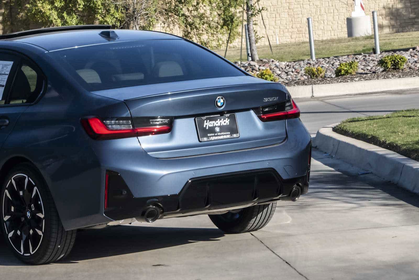 Used 2026 BMW 330i Sedan w/ M Sport Package RWD image 5