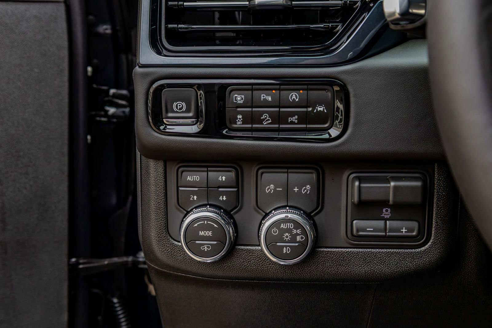 Used 2026 GMC Yukon AT4 Ultimate w/ LPO, Floor Liner Package image 22