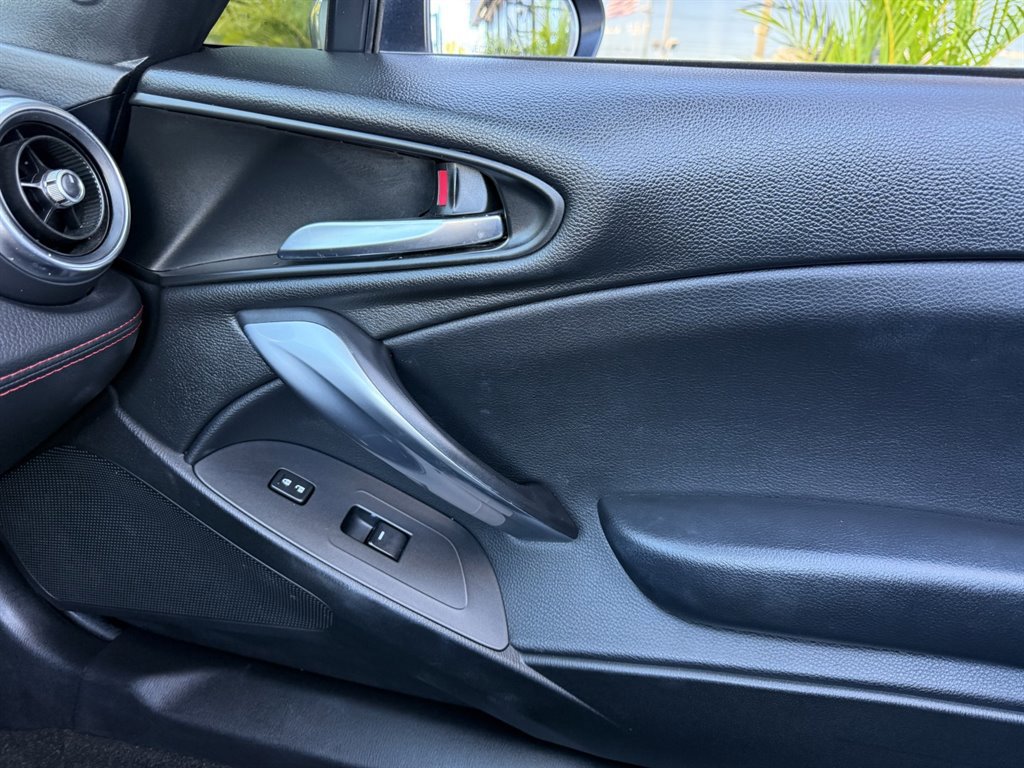 Used 2017 FIAT 124 Spider Abarth image 30