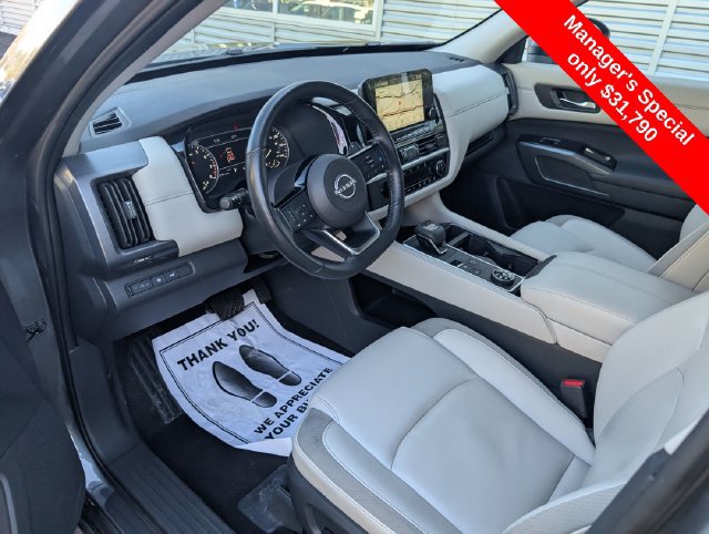 Used 2024 Nissan Pathfinder SL AWD/4WD image 15
