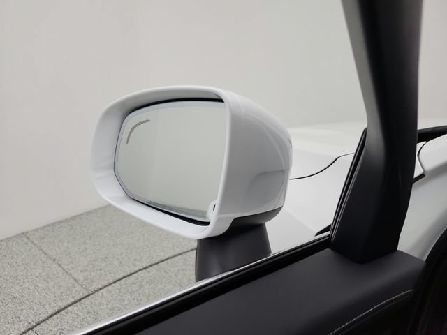 Certified 2025 Volvo XC90 B6 Plus AWD/4WD image 19