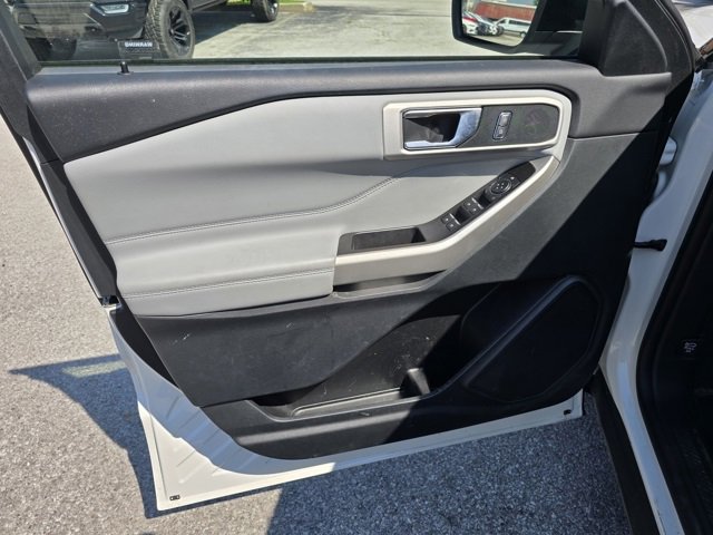 Used 2022 Ford Explorer XLT w/ Equipment Group 202A image 9