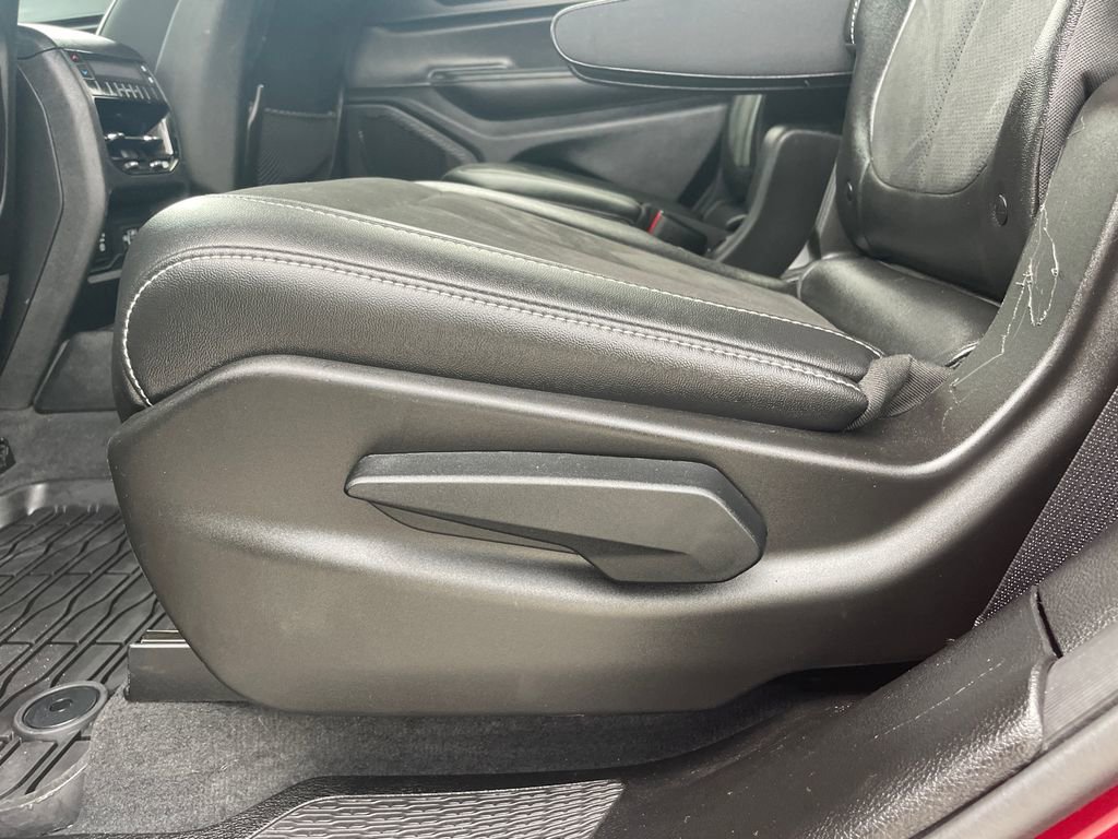 Used 2025 Jeep Grand Cherokee L Altitude w/ Trailer Tow Package image 37