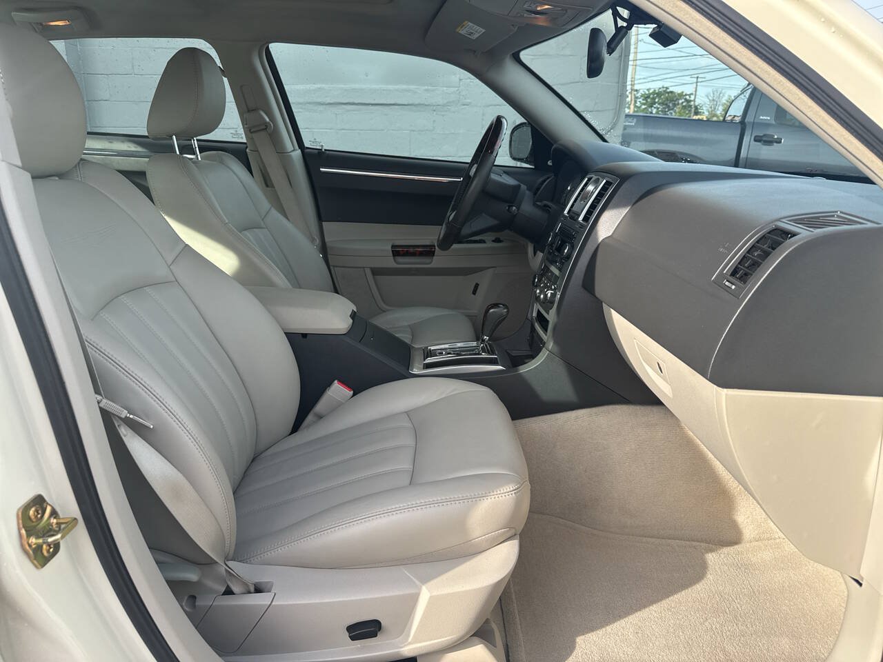 Used 2005 Chrysler 300 C RWD image 22