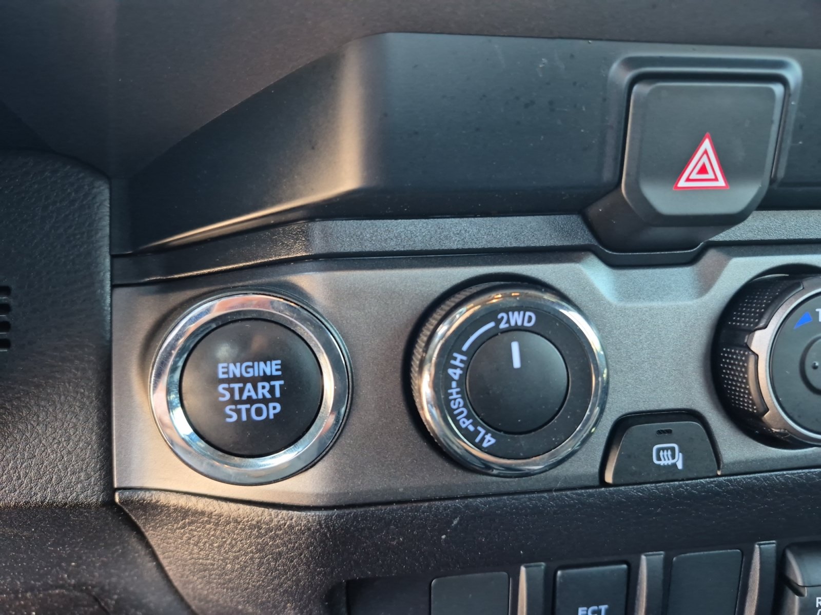 Certified 2023 Toyota Tacoma TRD Off-Road AWD/4WD image 30