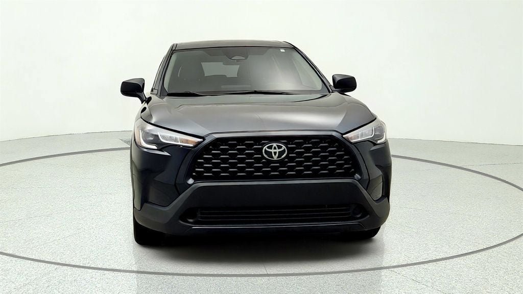 Used 2025 Toyota Corolla Cross L FWD image 2