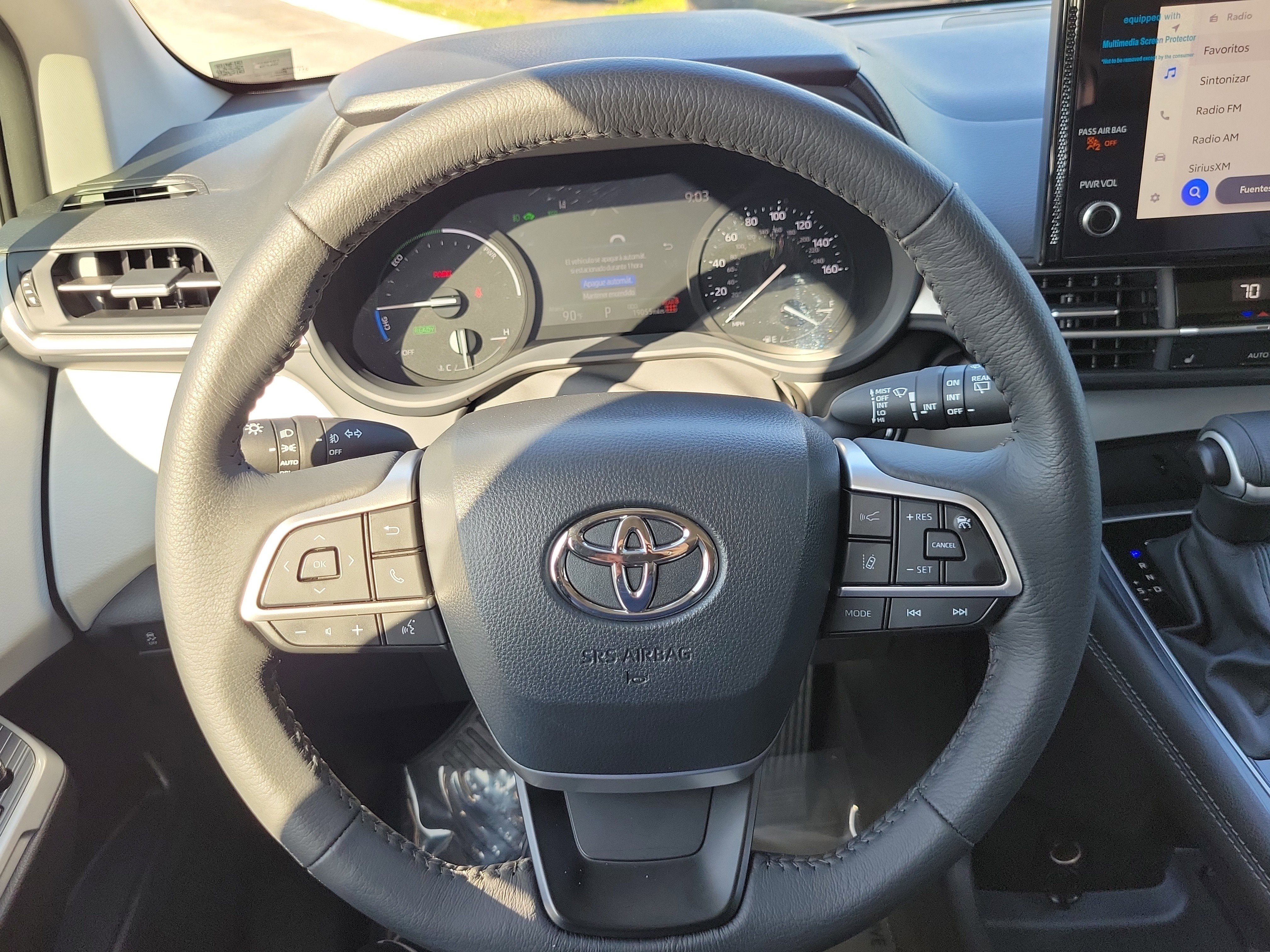 Used 2026 Toyota Sienna XLE FWD image 21