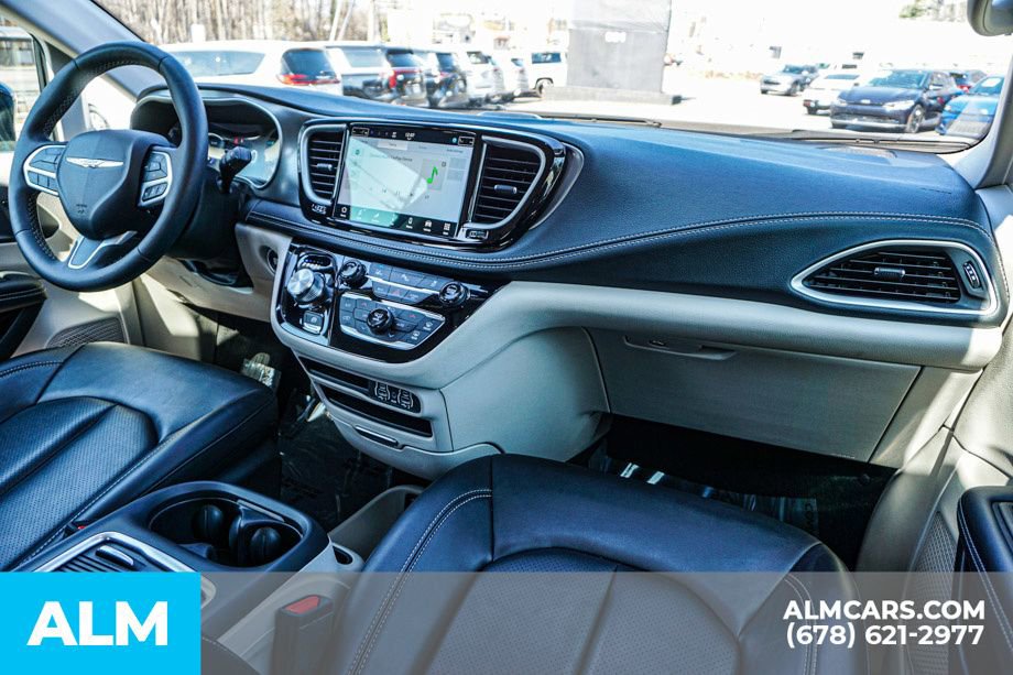 Used 2024 Chrysler Pacifica Select image 27
