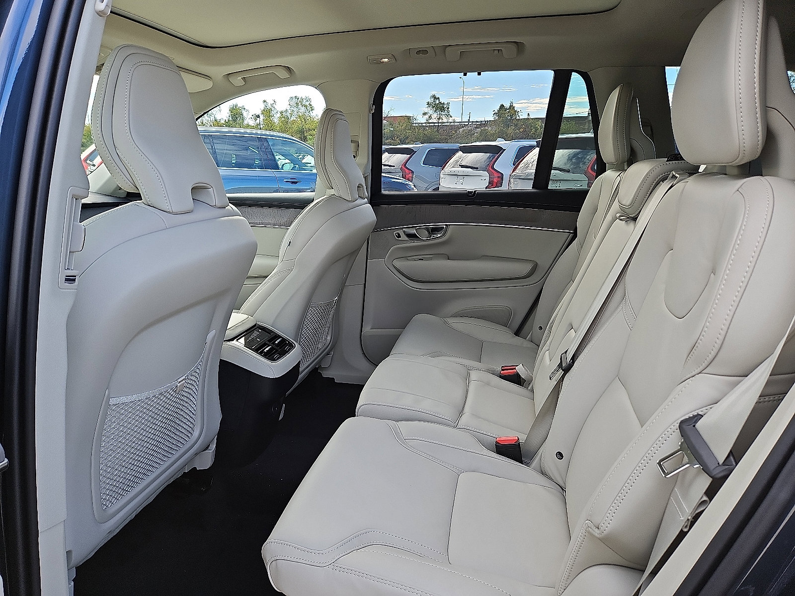 New 2026 Volvo XC90 B6 Ultra image 8