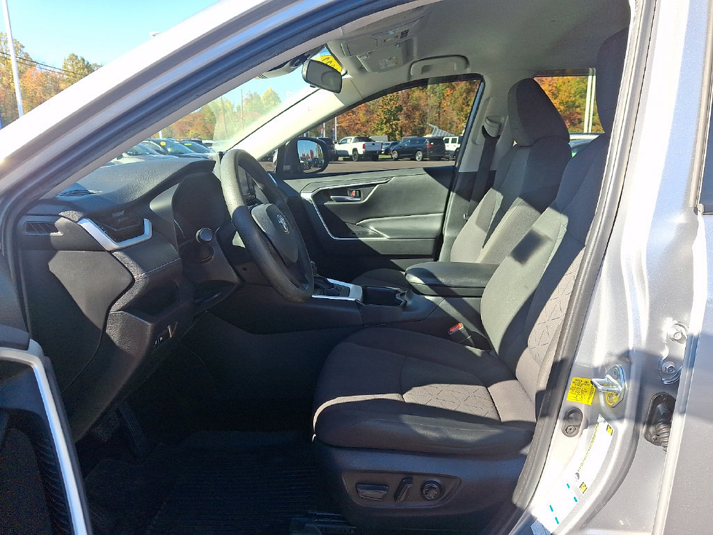 Used 2022 Toyota RAV4 XLE AWD/4WD image 14