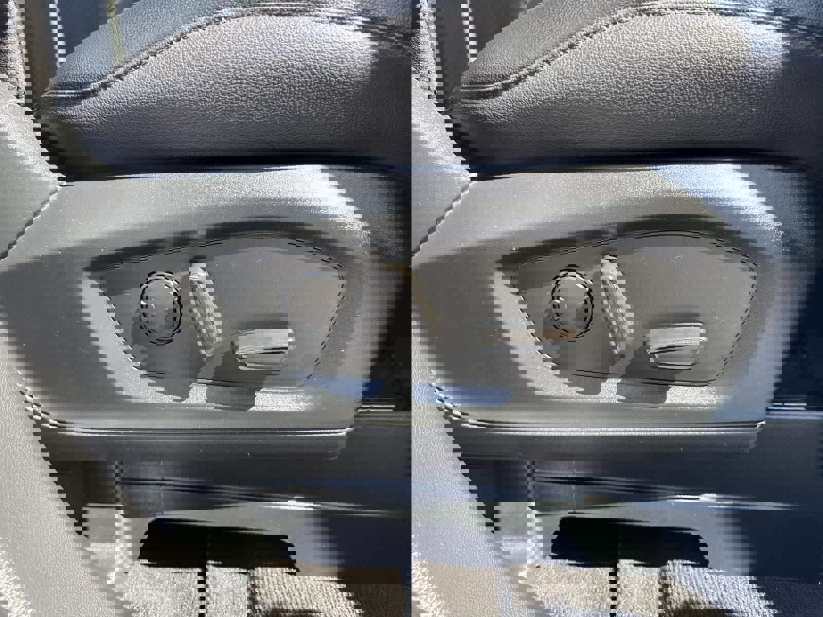 Used 2024 Ford Explorer ST-Line w/ Class IV Trailer Tow Package image 41