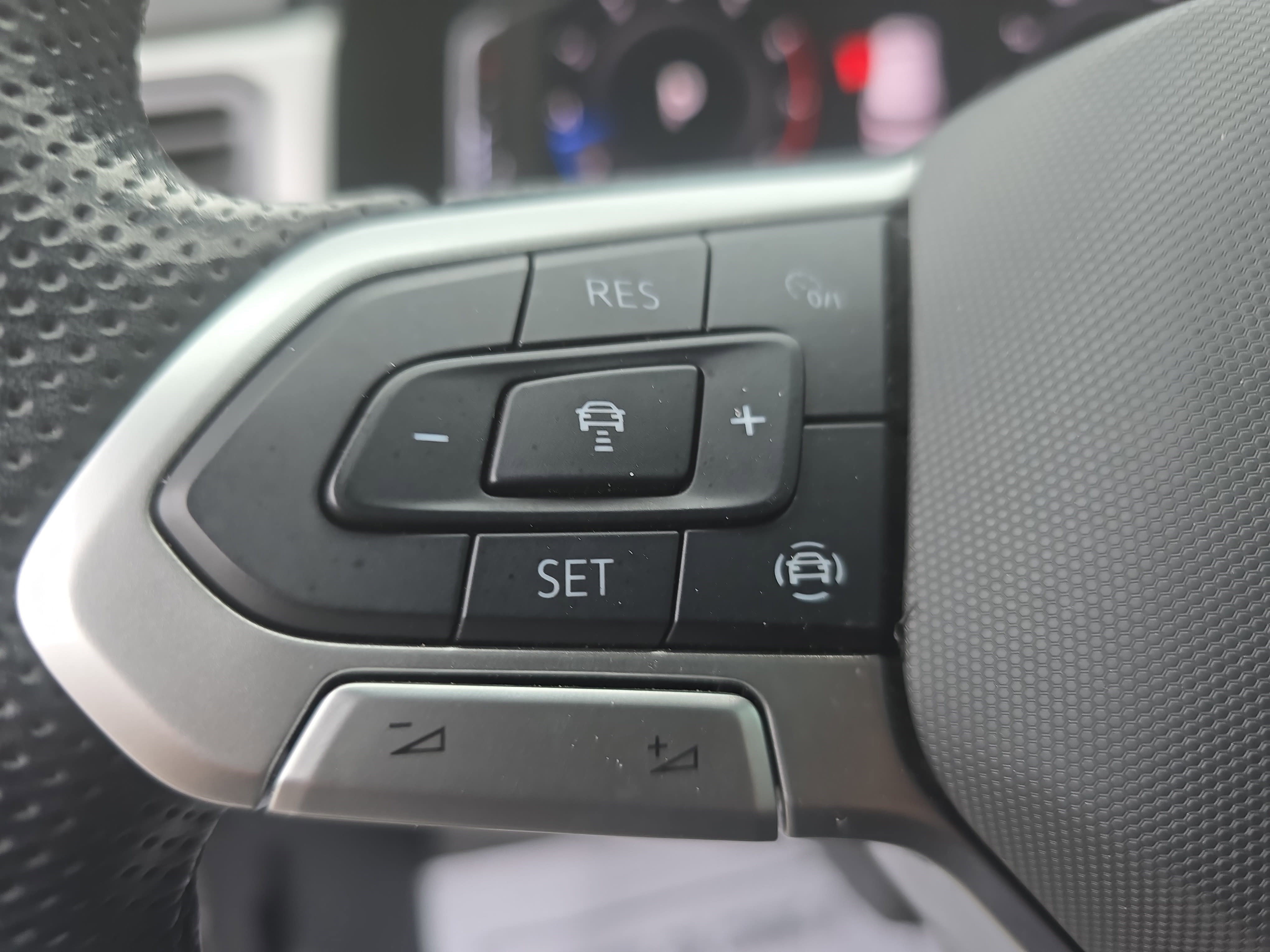 Used 2020 Volkswagen Atlas Cross Sport SEL Premium R-Line image 16