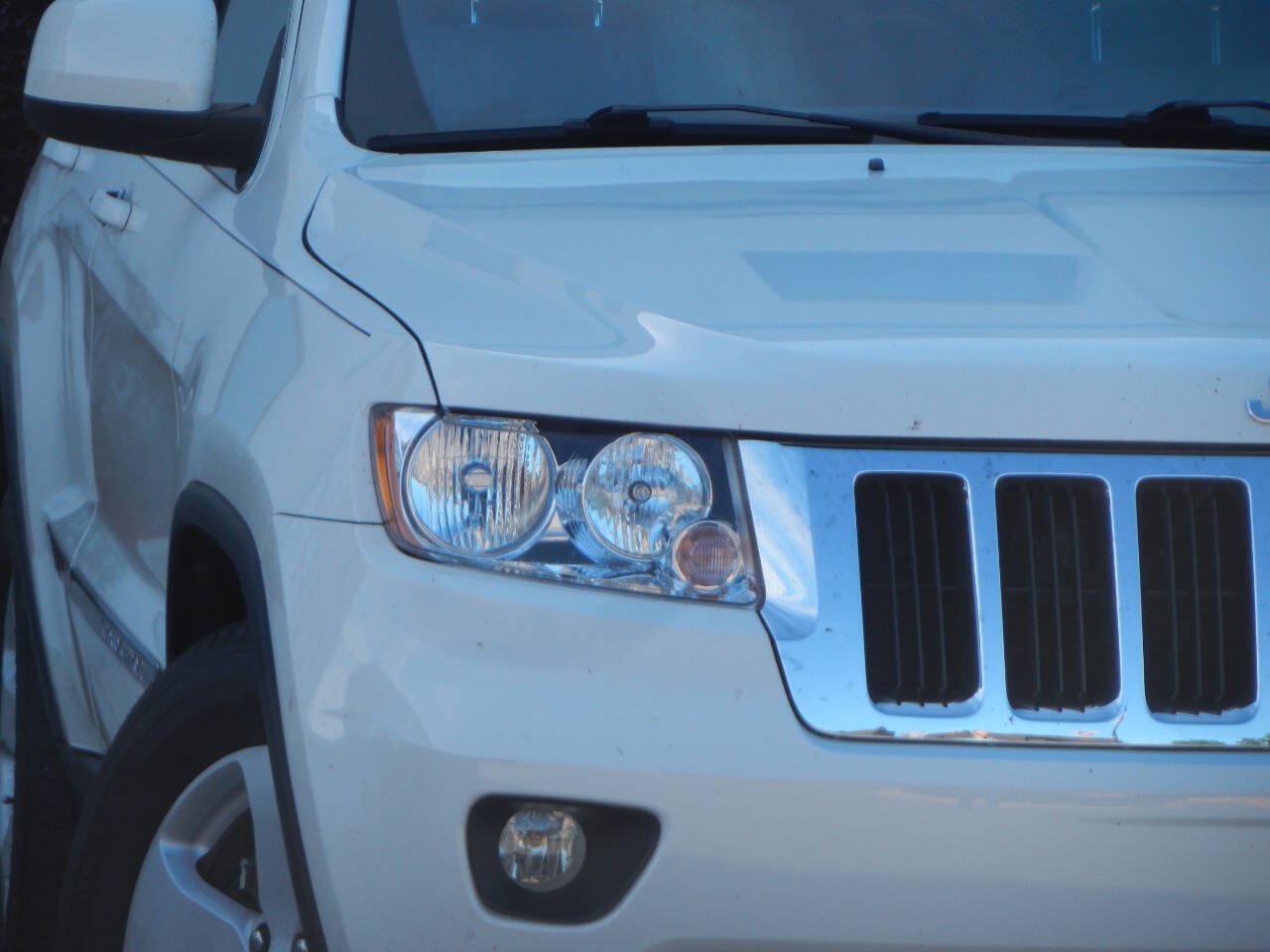 Used 2011 Jeep Grand Cherokee Laredo AWD/4WD image 8