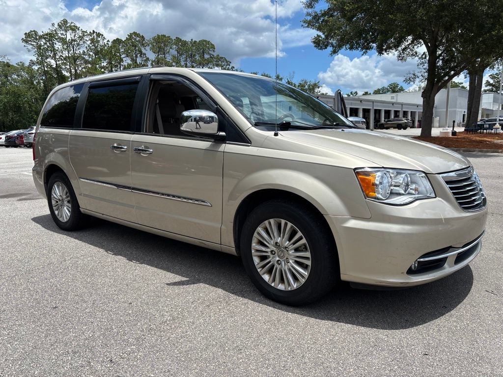 Used 2014 Chrysler Town & Country Limited