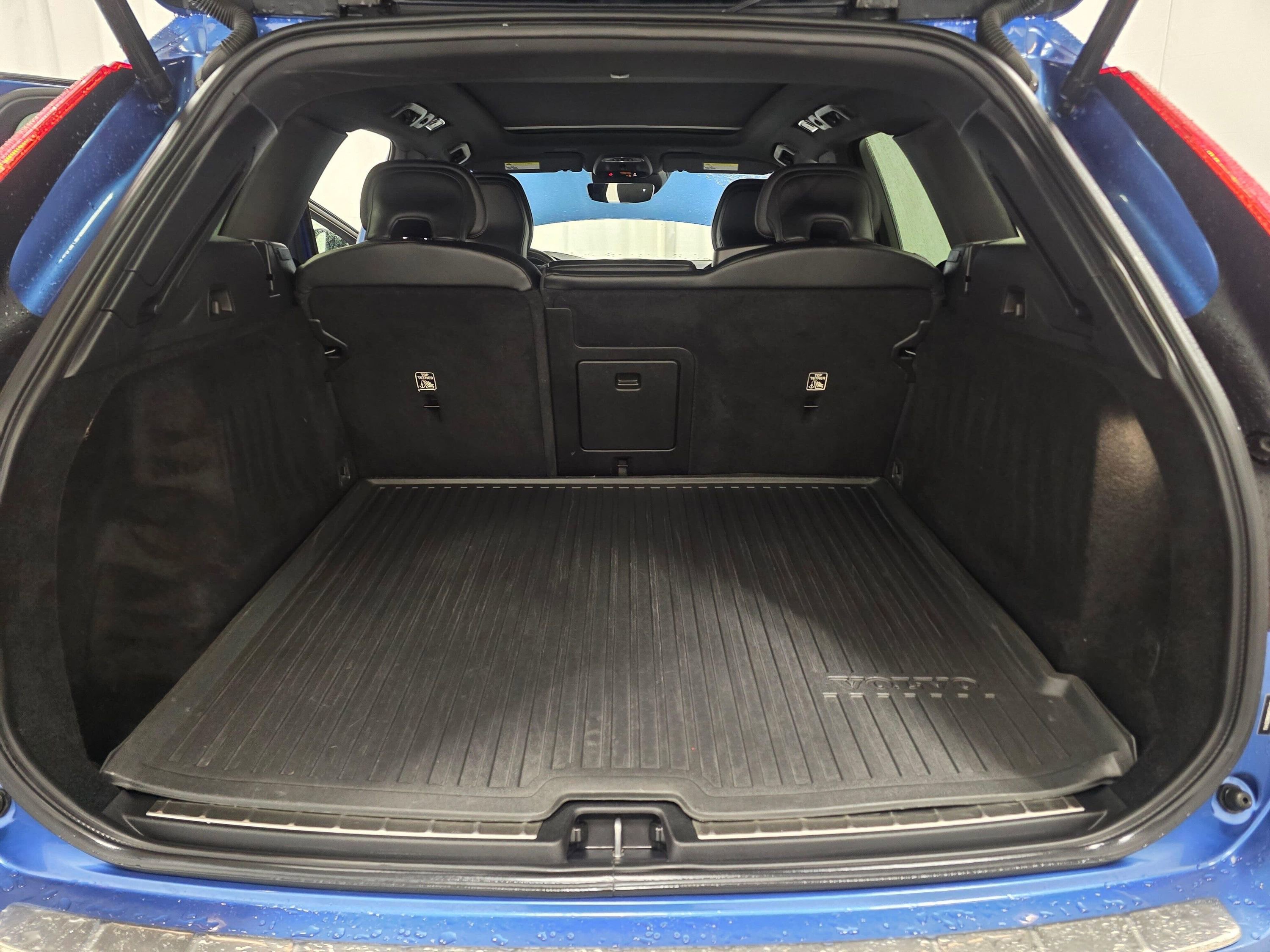 Used 2021 Volvo XC60 T5 R-Design w/ Protection Package Premier AWD/4WD image 10
