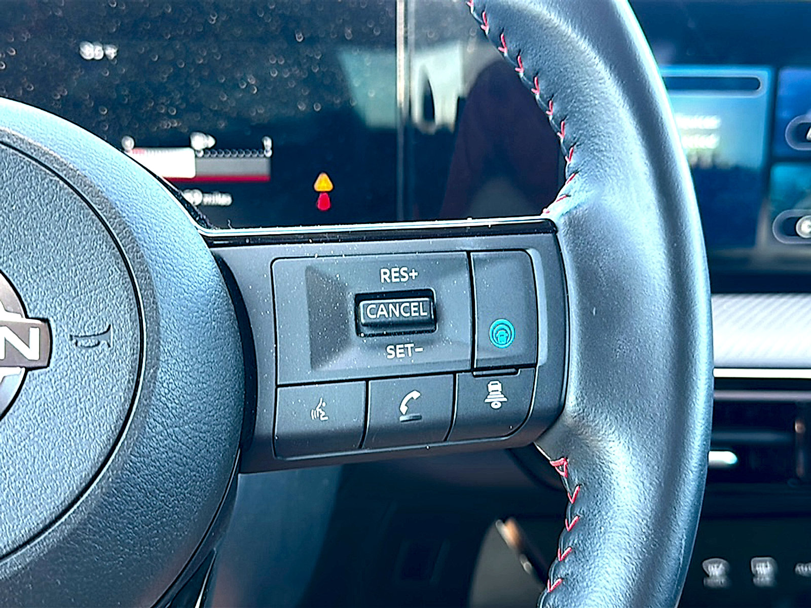 Certified 2025 Nissan Kicks SR FWD image 24