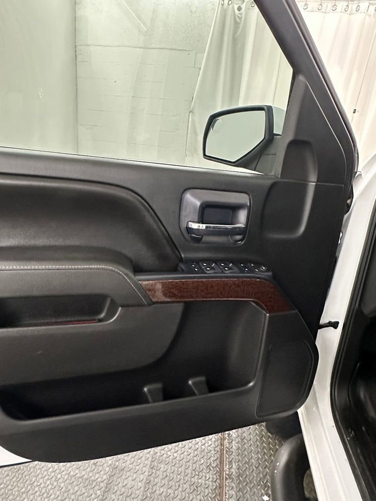 Used 2015 GMC Sierra 1500 SLE w/ Carbon-22 Edition AWD/4WD image 8