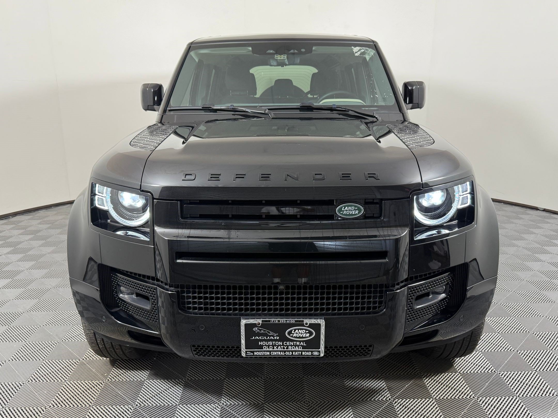 Used 2024 Land Rover Defender 110 X-Dynamic SE AWD/4WD image 6