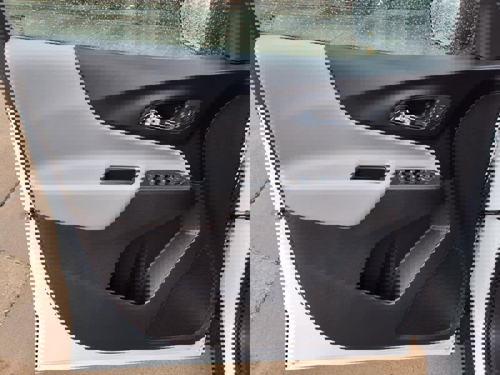 Used 2024 Chevrolet Equinox LS image 9