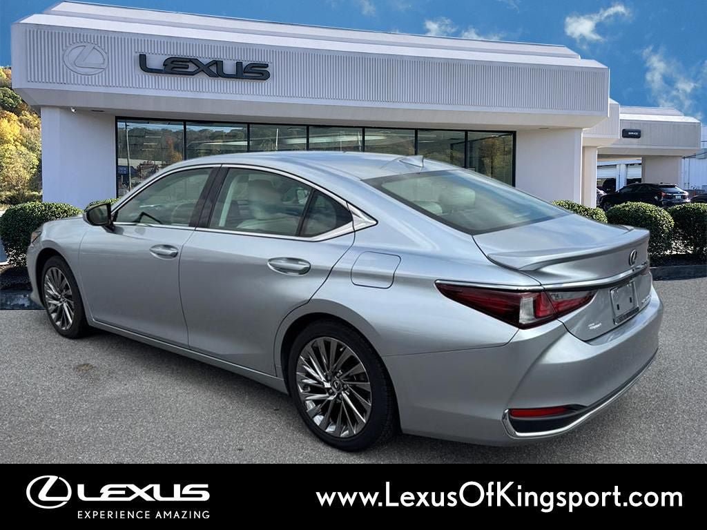 Used 2024 Lexus ES 300h Ultra Luxury w/ Accessory Package (Z1) FWD video 3