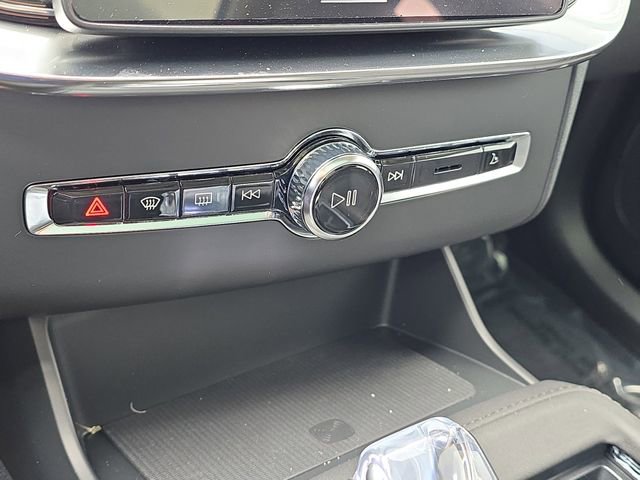 New 2026 Volvo XC90 B6 Plus w/ Protection Package Premier image 16