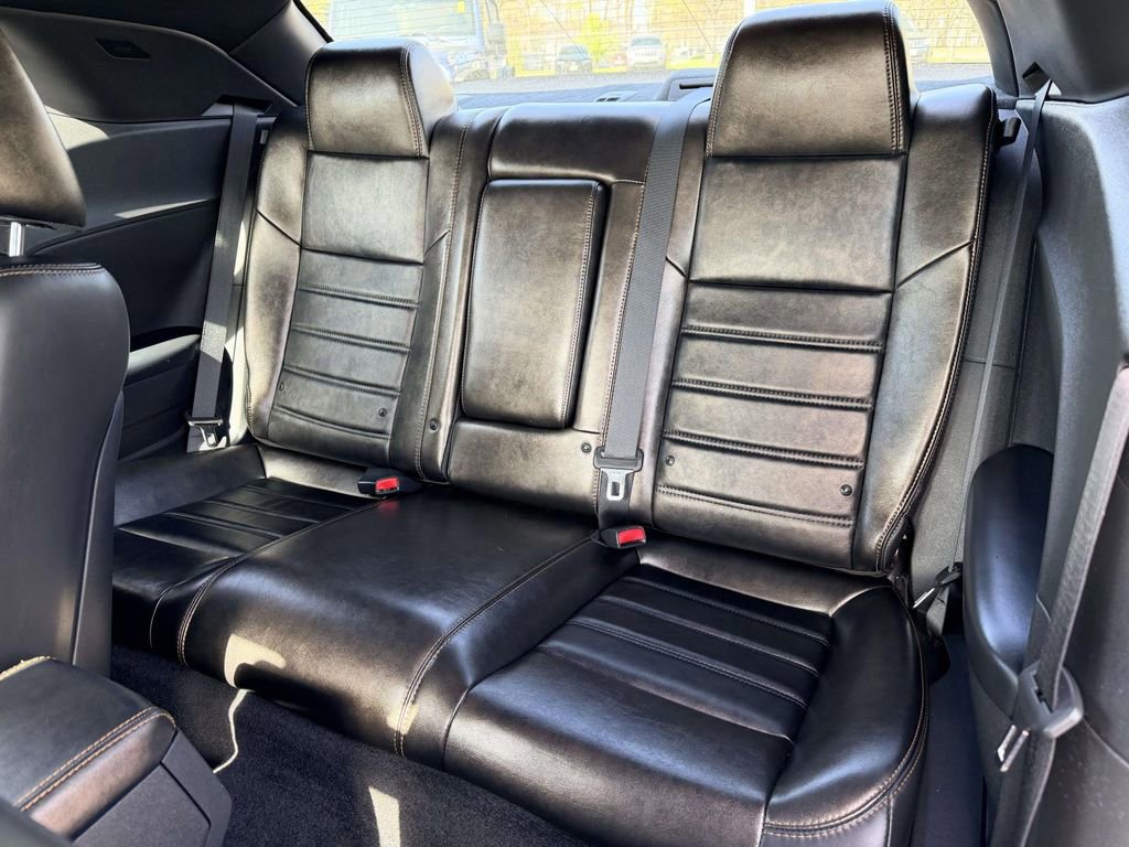 Used 2014 Dodge Challenger SXT image 15