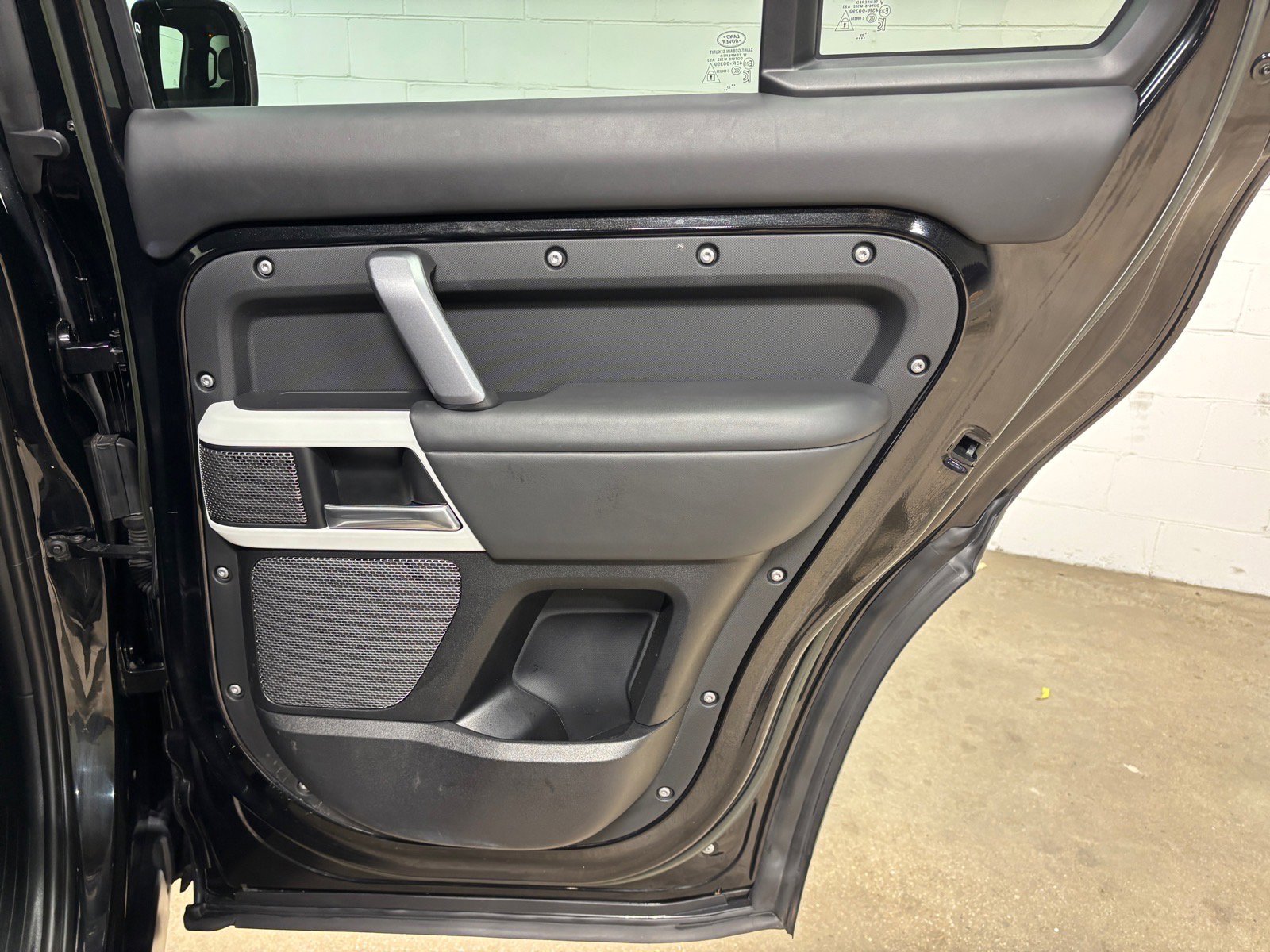 Used 2023 Land Rover Defender 110 X-Dynamic SE image 40