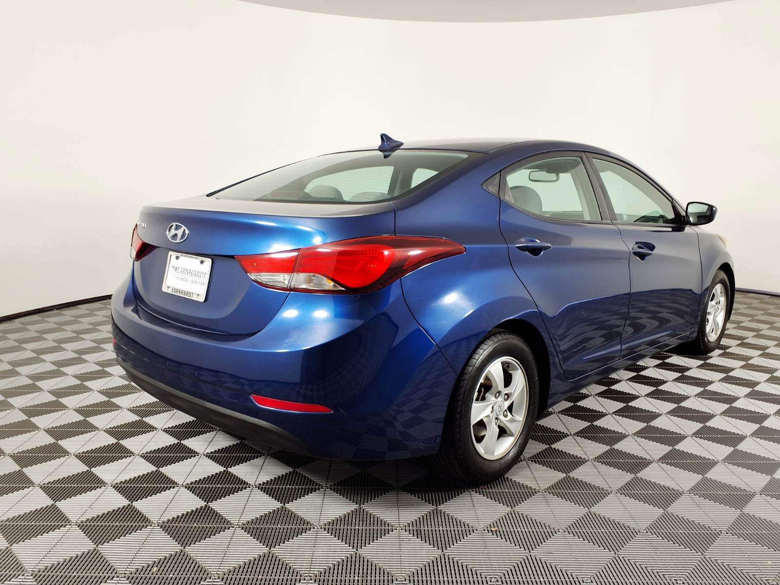 Used 2015 Hyundai Elantra SE FWD image 4