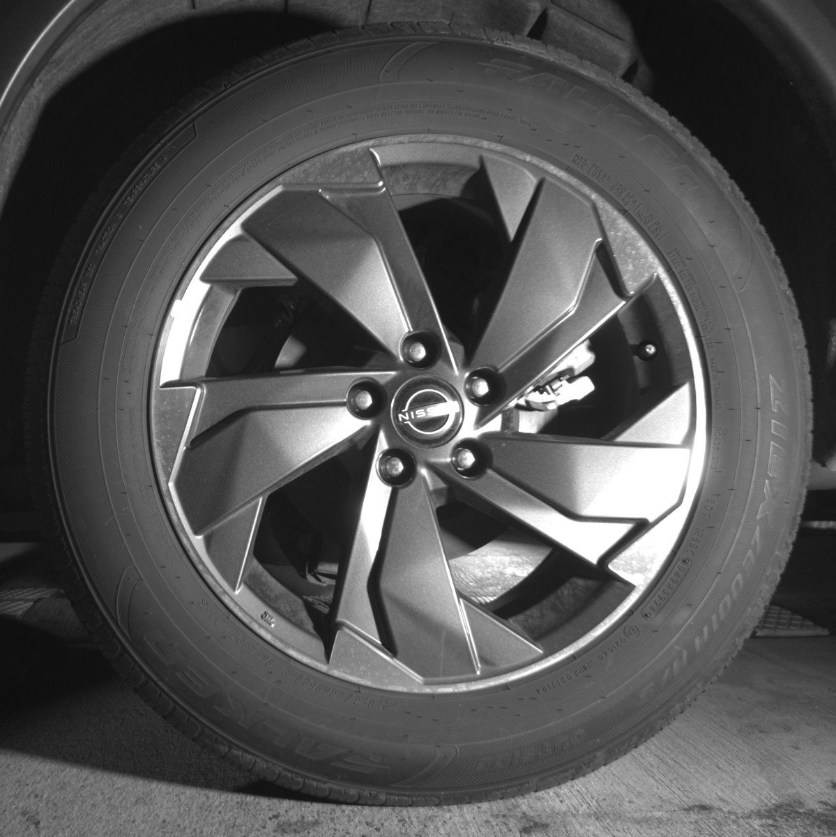 Used 2025 Nissan Rogue SV image 14