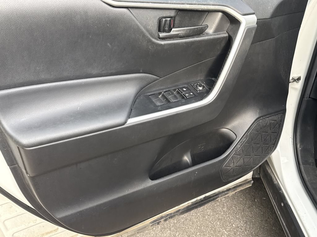 Used 2023 Toyota RAV4 LE FWD image 15
