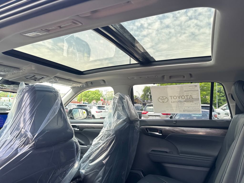 New 2026 Toyota Highlander Platinum AWD/4WD image 36