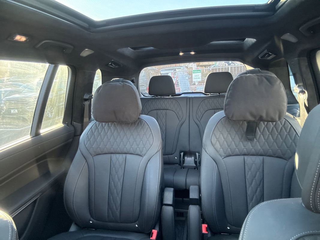 Used 2024 BMW X7 M60i w/ Executive Package image 30