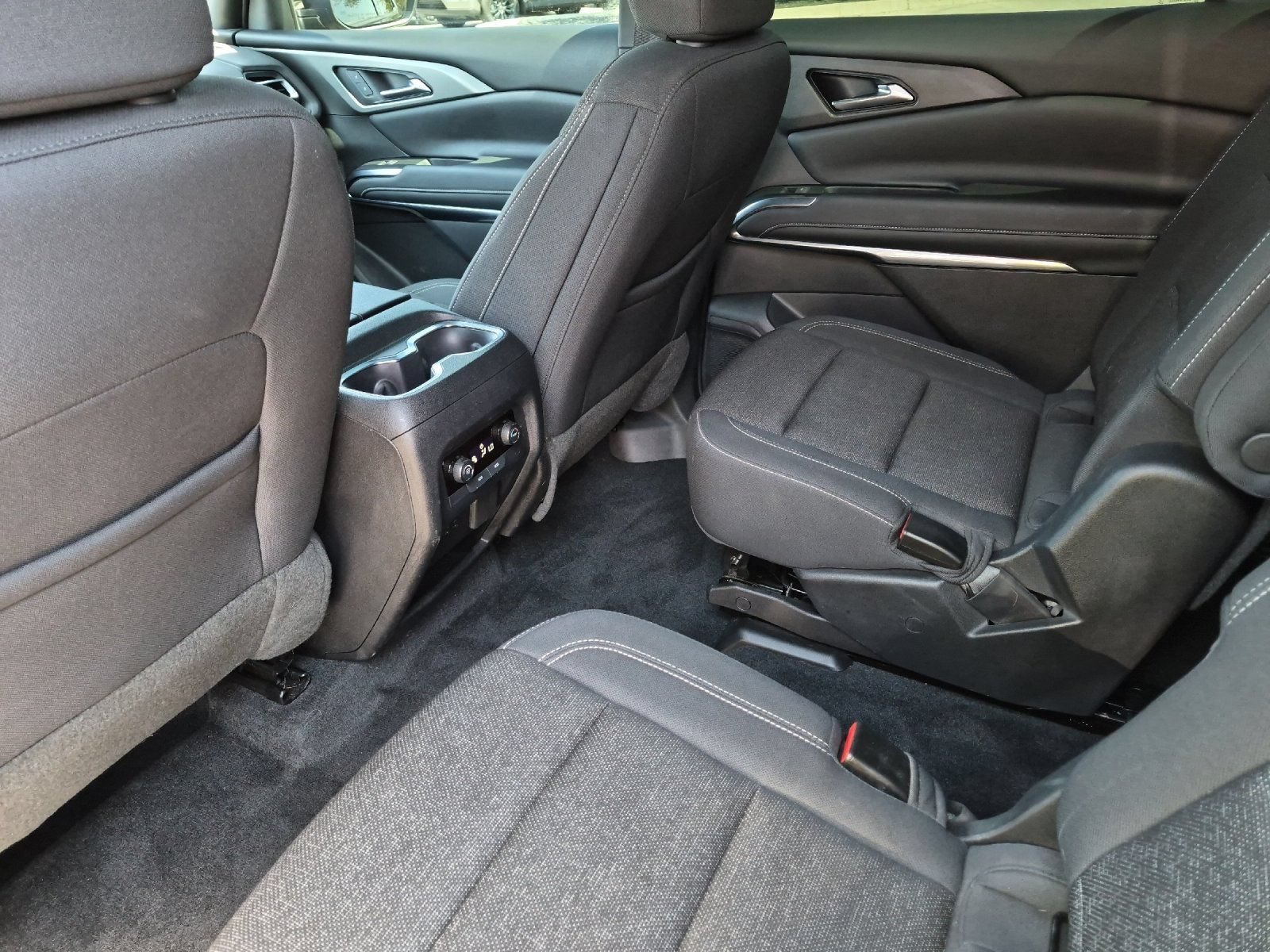 Used 2024 Chevrolet Traverse LT w/ Midnight/Sport Edition FWD image 11