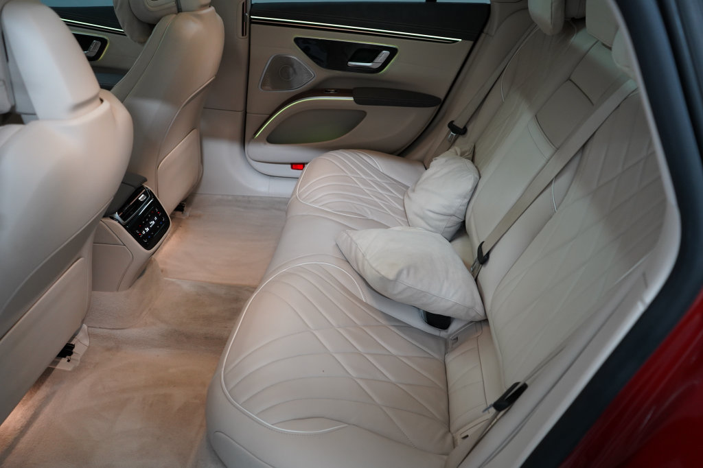 Used 2023 Mercedes-Benz EQS 580 4MATIC Sedan w/ Exclusive Trim Package image 21