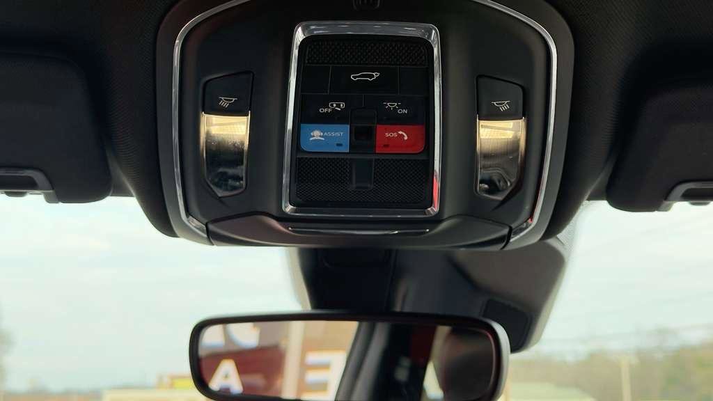 Used 2023 Jeep Grand Cherokee Altitude image 15