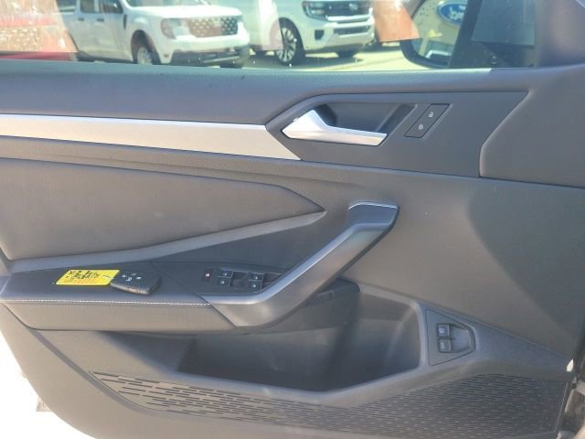 Used 2024 Volkswagen Jetta SE image 14