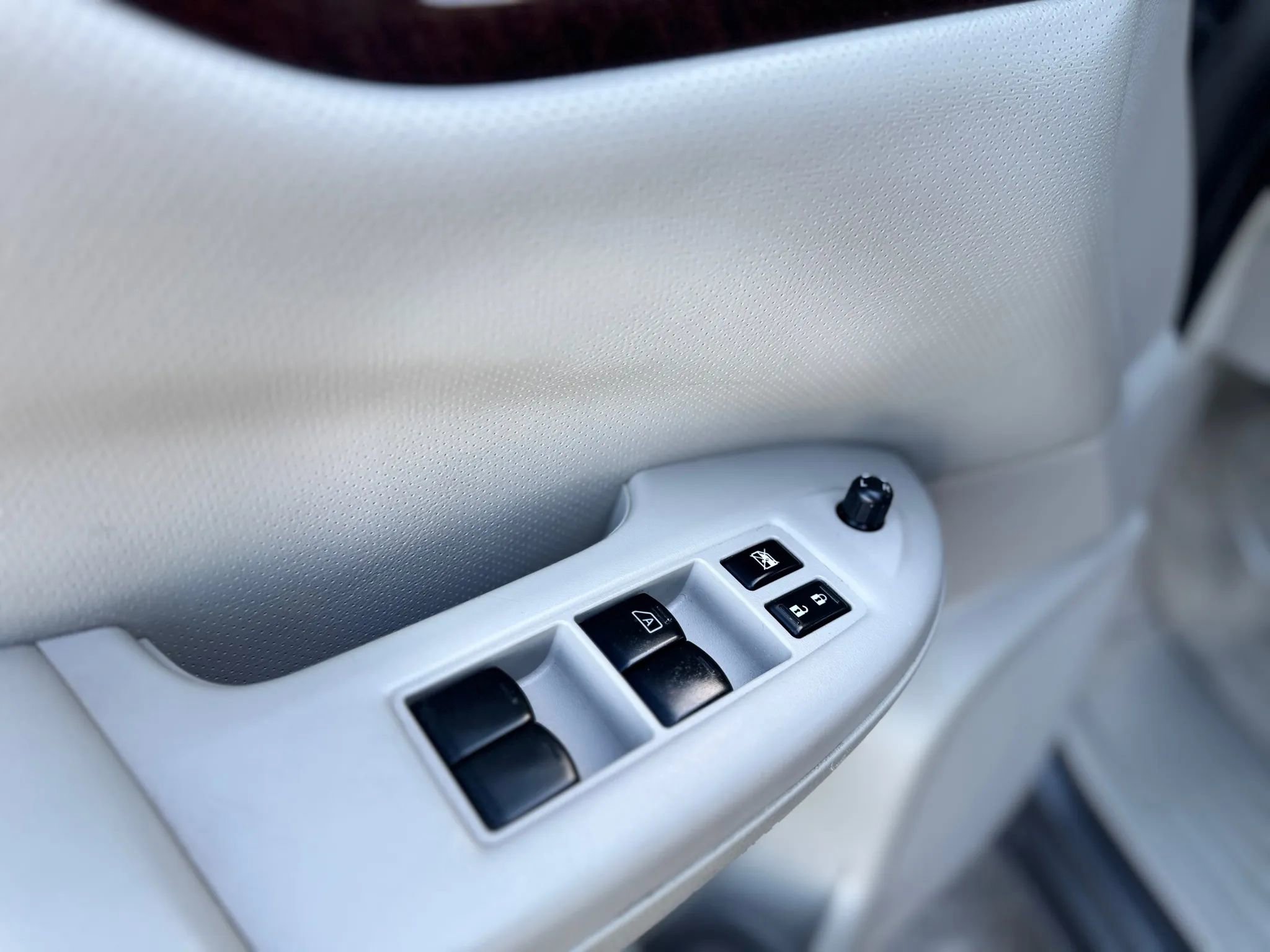 Used 2015 Nissan Quest S image 20