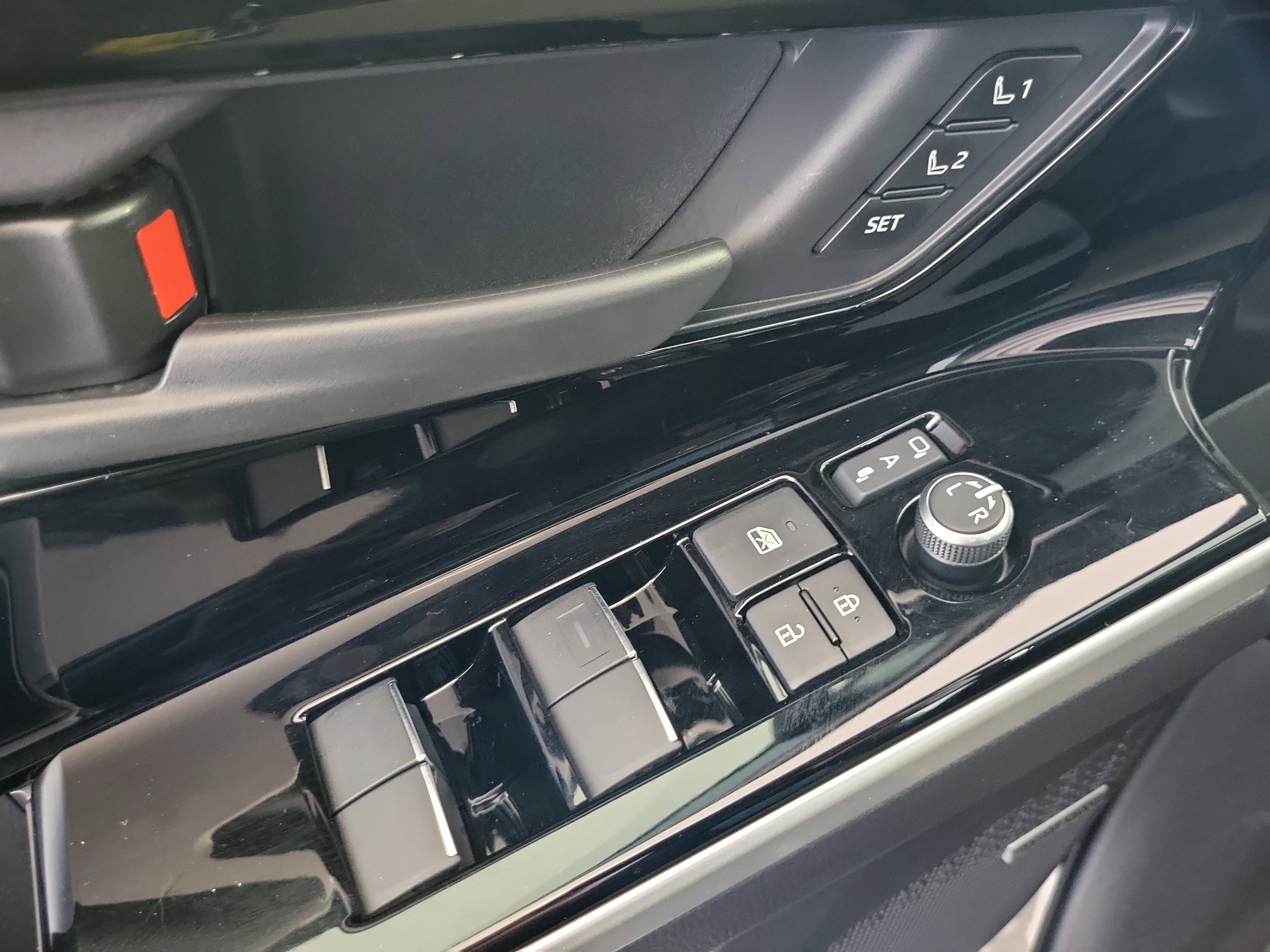 Used 2025 Subaru Solterra Limited image 29