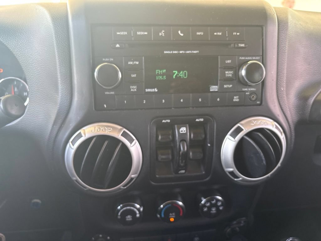 Used 2018 Jeep Wrangler Unlimited Sahara w/ Max Tow Package AWD/4WD image 14