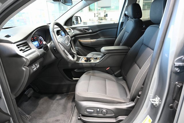 Used 2023 GMC Acadia SLE w/ Driver Convenience Package image 9
