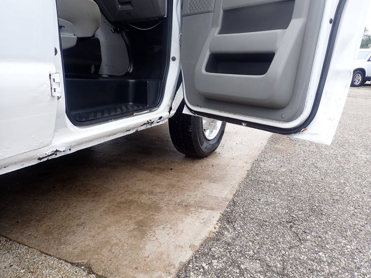 Used 2012 Ford E-250 and Econoline 250 w/ Commercial Cargo Van Pkg RWD image 21
