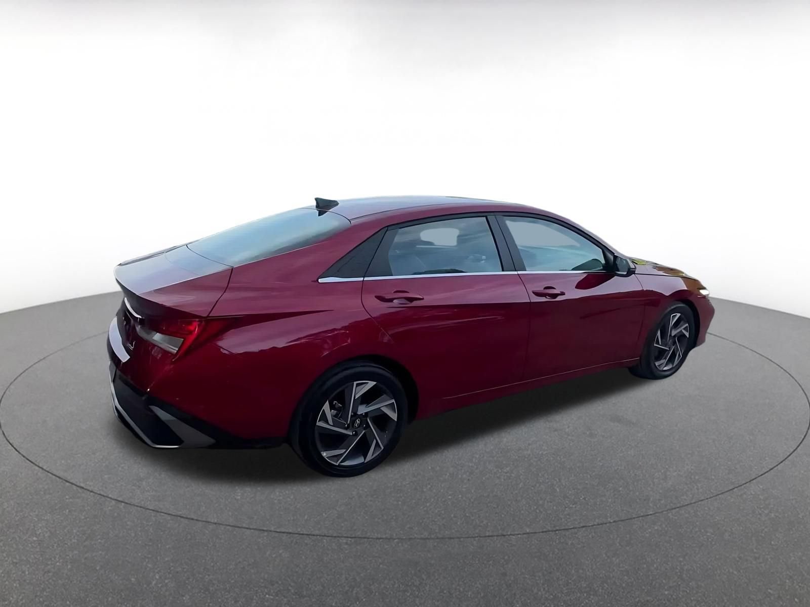 Used 2025 Hyundai Elantra Limited FWD image 14