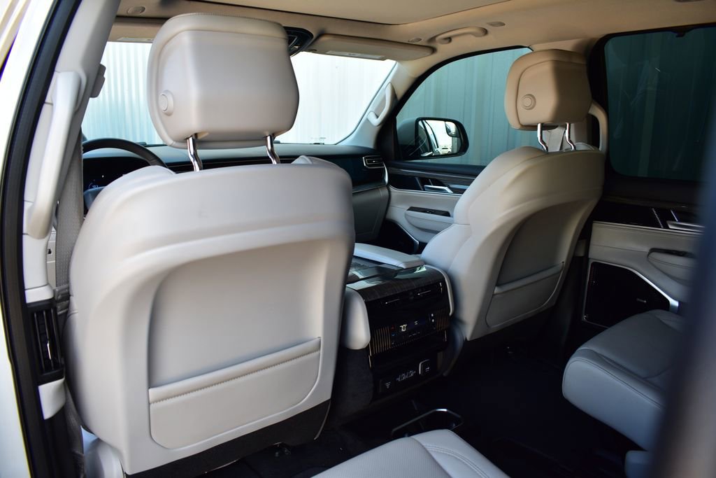 Used 2022 Jeep Wagoneer Series III w/ Premium Group I image 26