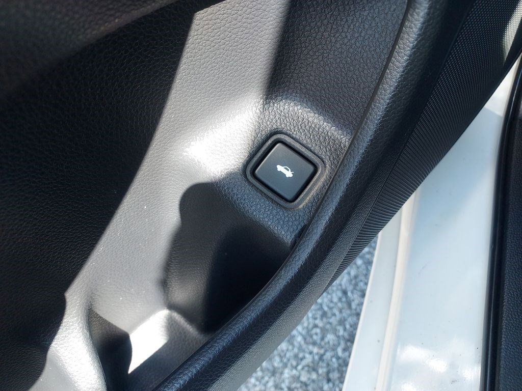 Used 2018 Honda Accord LX image 21