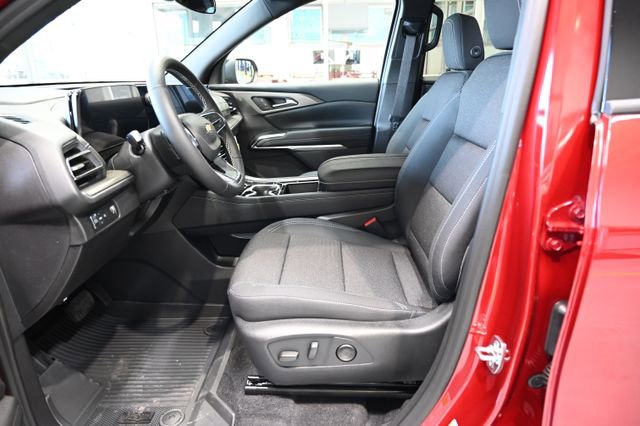 Used 2026 Chevrolet Traverse LT w/ LPO, Floor Liner Package FWD image 9