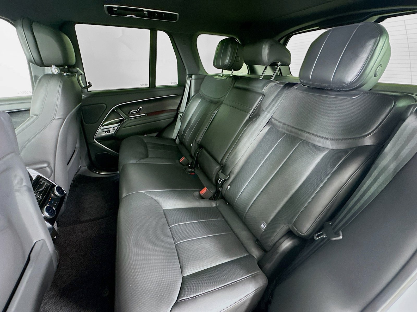 New 2026 Land Rover Range Rover SE AWD/4WD image 17