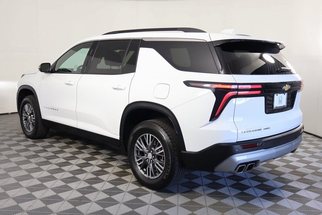 Used 2025 Chevrolet Traverse LT AWD/4WD image 6