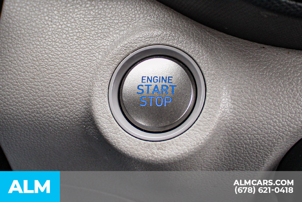 Used 2025 Hyundai Venue SEL FWD image 28