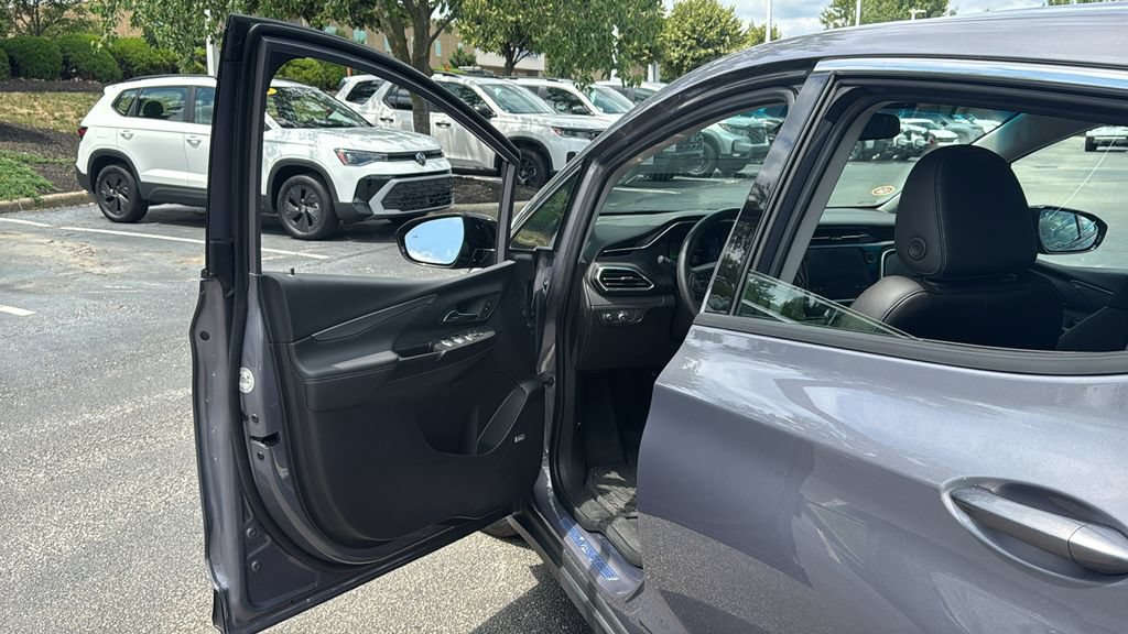 Used 2023 Chevrolet Bolt LT w/ Infotainment Package FWD image 14