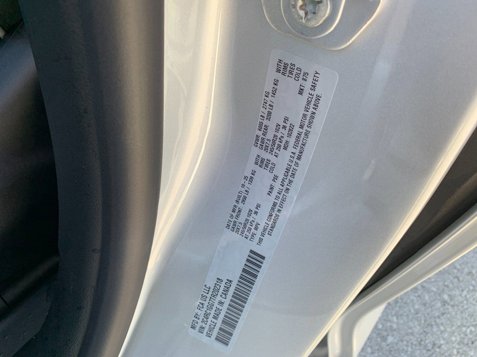 New 2026 Chrysler Pacifica Limited w/ Uconnect Theater Family Group image 39
